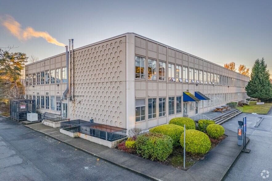 More Photos Of 2250 Boundary Rd, Burnaby Office For Lease