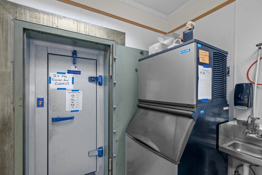 More Photos Of 214 Main St, Pollocksville Specialty For Sale