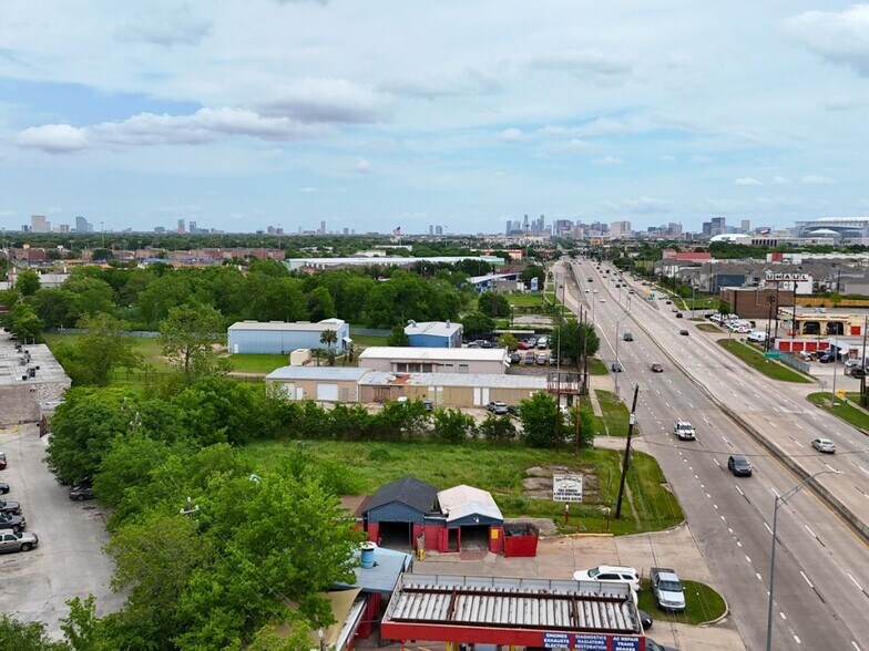 More Photos Of 10703 Main St, Houston Land For Lease