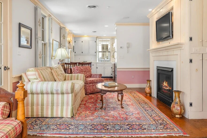 More Photos Of 31 Huntington Pl, Rochester Apartments For Sale