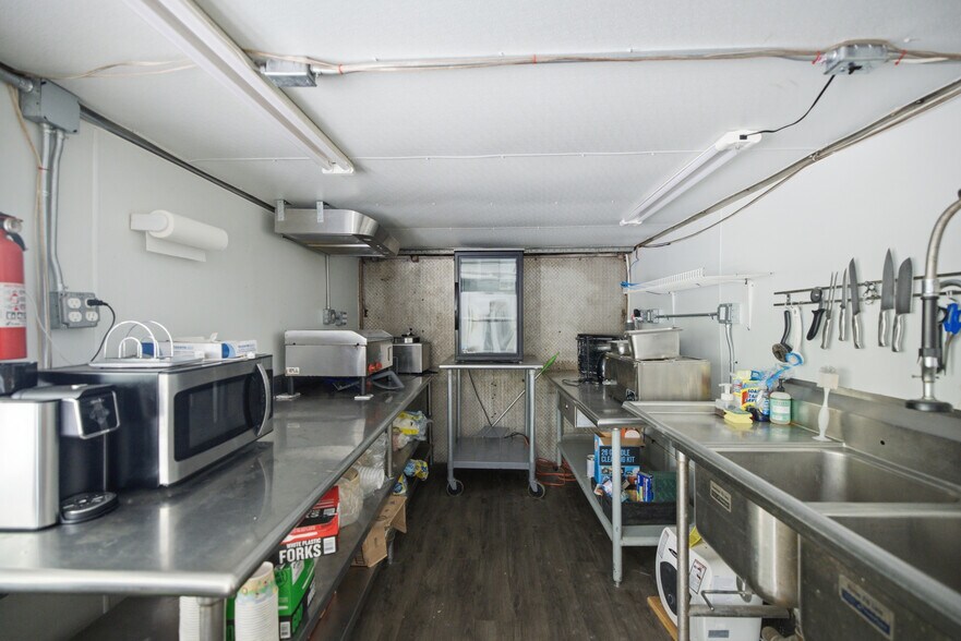 More Photos Of 609 NW 4th Ave, Ocala Flex For Sale