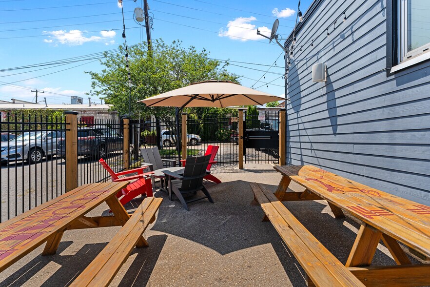 More Photos Of 81 Coxe Ave, Asheville Storefront Retail Office For Lease