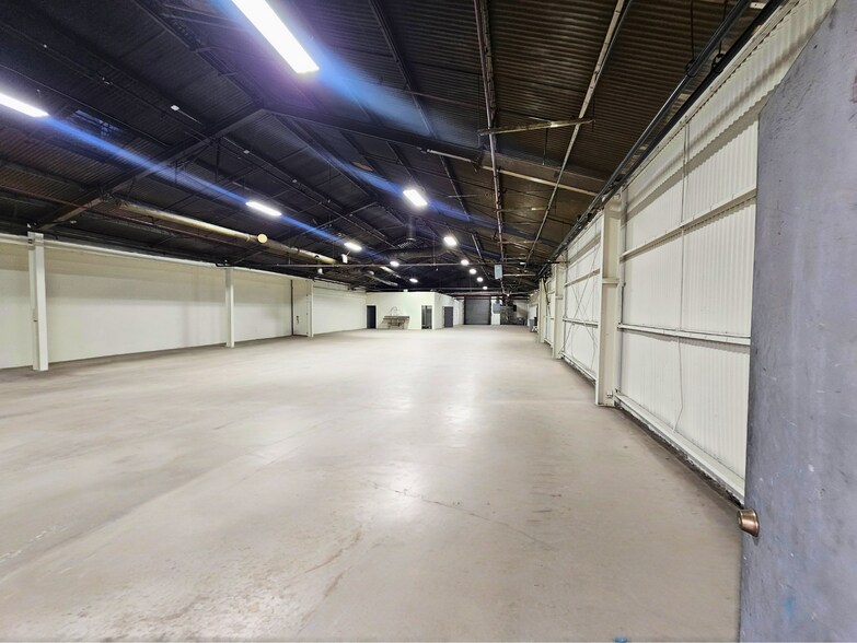 More Photos Of 1711-1723 E 58th Pl, Los Angeles Manufacturing For Lease