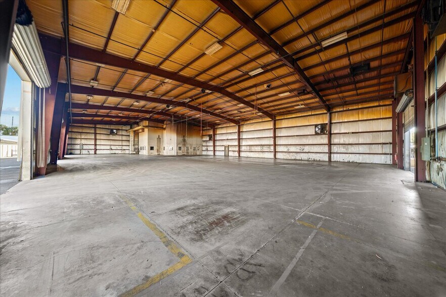 More Photos Of 1118 N Magnolia Ave, Ocala Warehouse For Sale