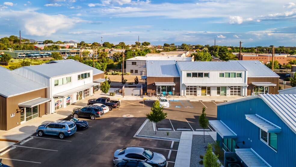 More Photos Of 1189 Parkway Dr, Santa Fe Showroom For Sale