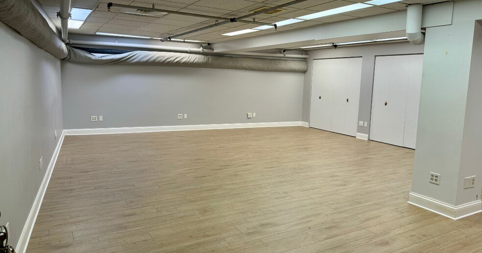 More Photos Of 4180 W Broadway Ave, Robbinsdale Storefront Retail Office For Lease