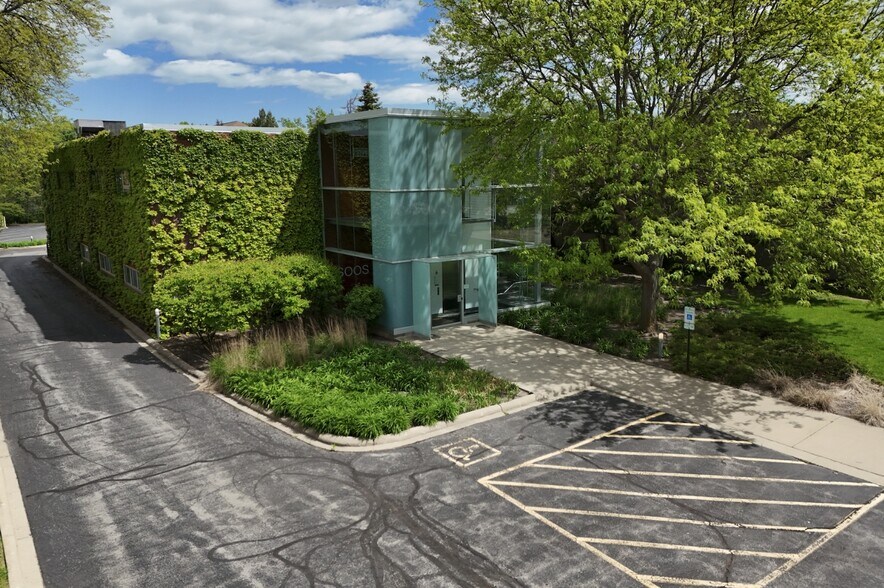 Primary Photo Of 105 Schelter Rd, Lincolnshire Office For Lease