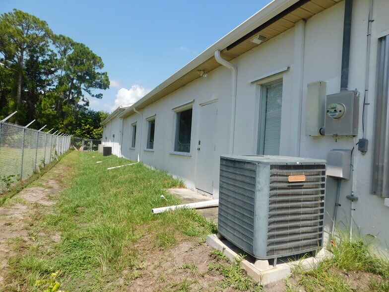 More Photos Of 5060 Industry Dr, Melbourne Manufacturing For Sale