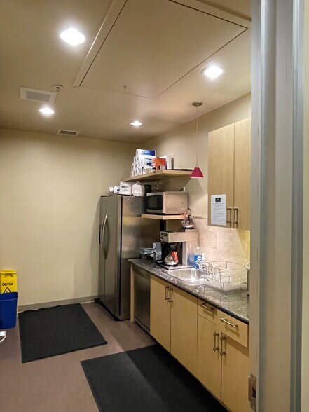 More Photos Of 4304 Redwood Hwy, San Rafael Office For Sale