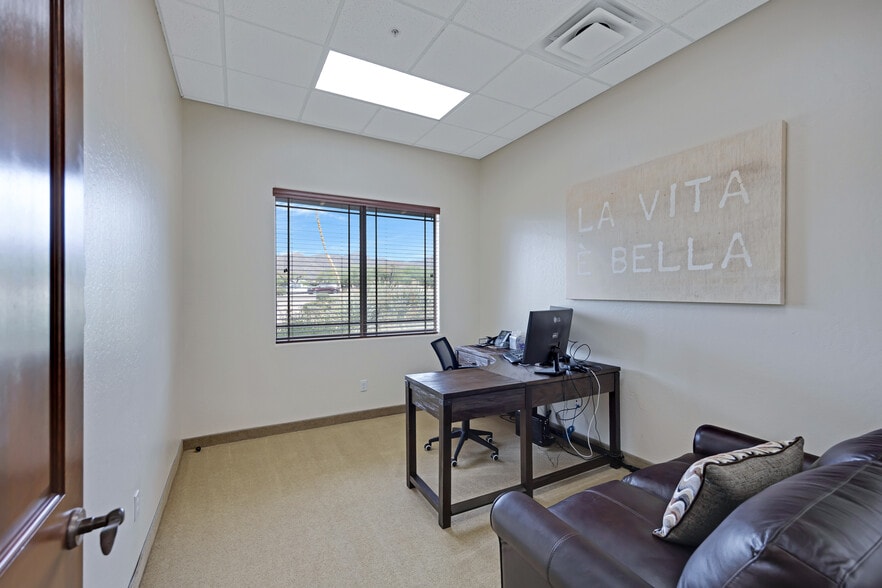 More Photos Of 10555 N 114th St, Scottsdale Office For Sale