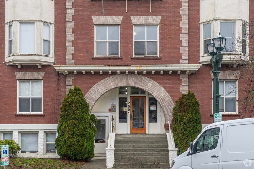 More Photos Of 2501 Colby Ave, Everett Apartments For Sale