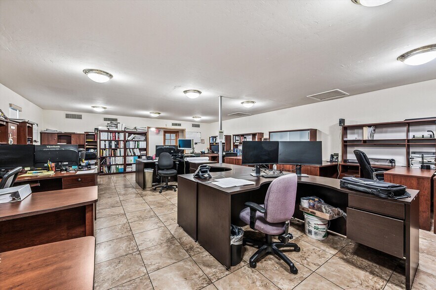 More Photos Of 2502 N Huachuca Dr, Tucson Office For Lease