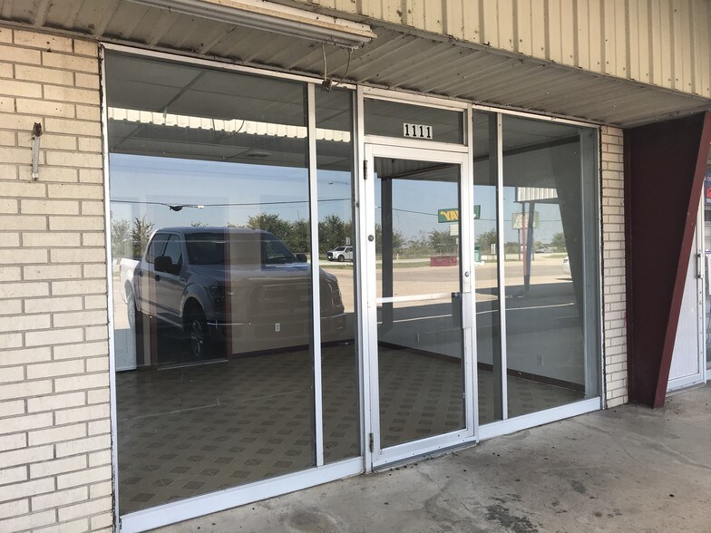 More Photos Of 1100 Main St, East Bernard Storefront For Lease