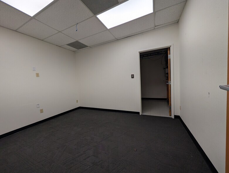 More Photos Of 3102 NW Atlanta Ave, Lawton Medical For Sale