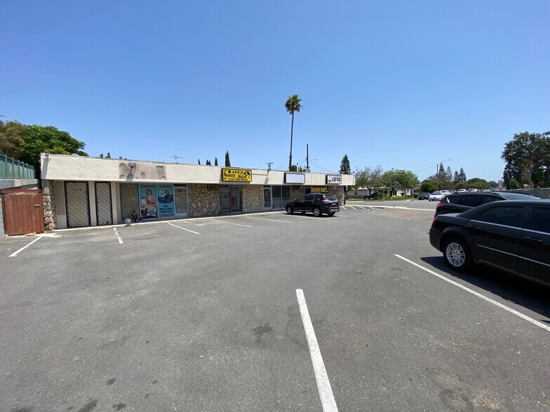 More Photos Of 2329-2335 W Sequoia Ave, Anaheim Storefront Retail Office For Lease