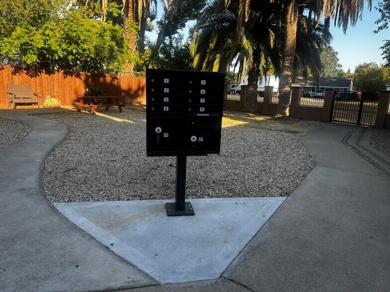 More Photos Of 2944 Del Paso Blvd, Sacramento Apartments For Sale