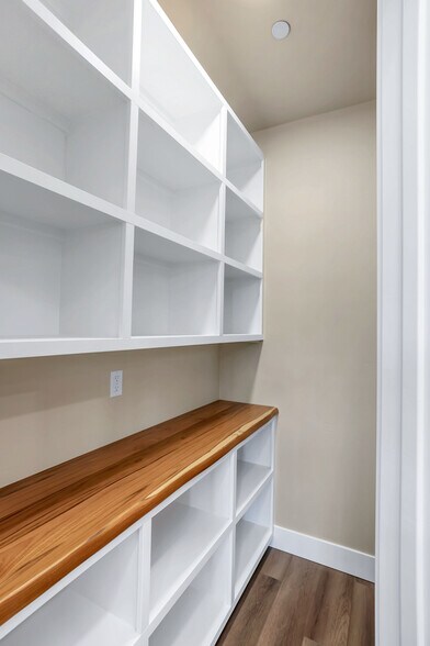More Photos Of 217 Simmons St, Mccall Showroom For Sale