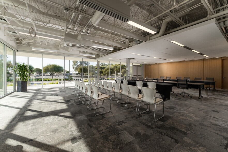 More Photos Of 130 Robin Hill Rd, Goleta Loft Creative Space For Lease