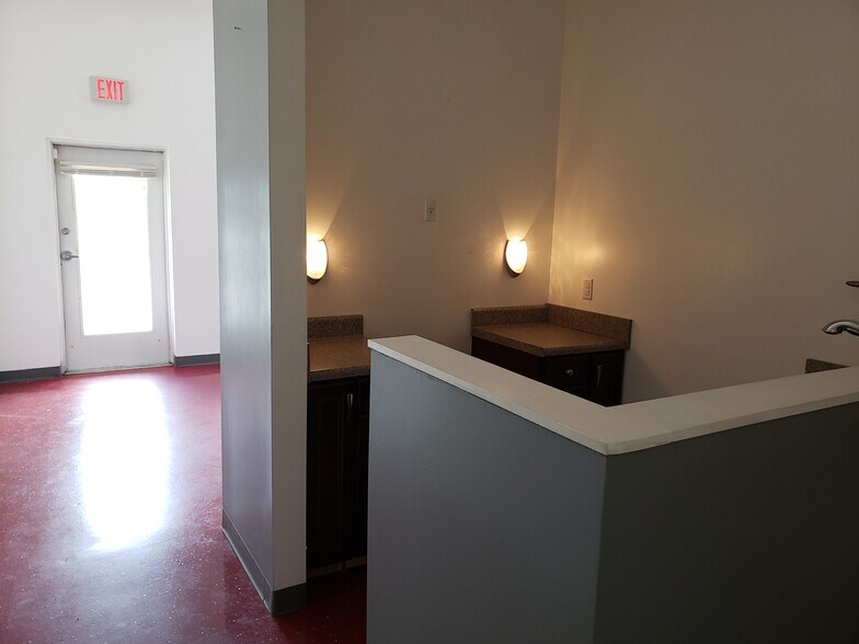 More Photos Of 3059-3061 SE Monroe St, Stuart Warehouse For Lease