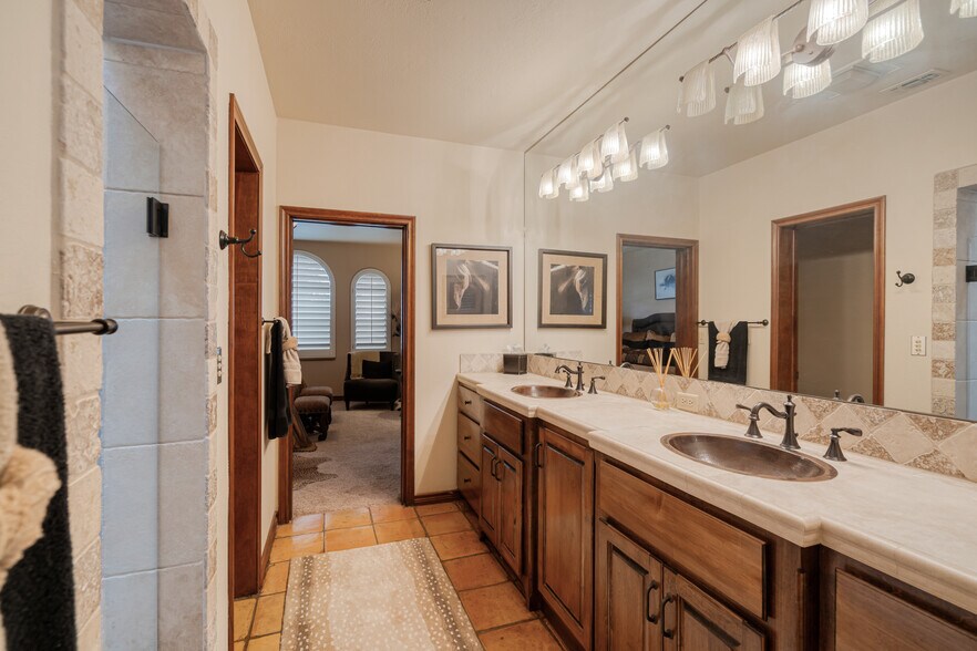 More Photos Of 505 Gilchrist Ln, Del Rio Specialty For Sale