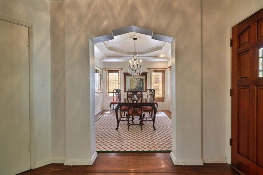 More Photos Of 150 N La Peer Dr, Beverly Hills Apartments For Sale
