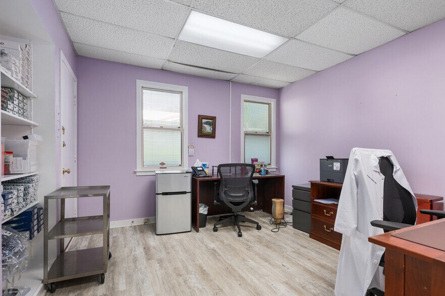 More Photos Of 207 Ridgely Ave, Annapolis Medical For Lease