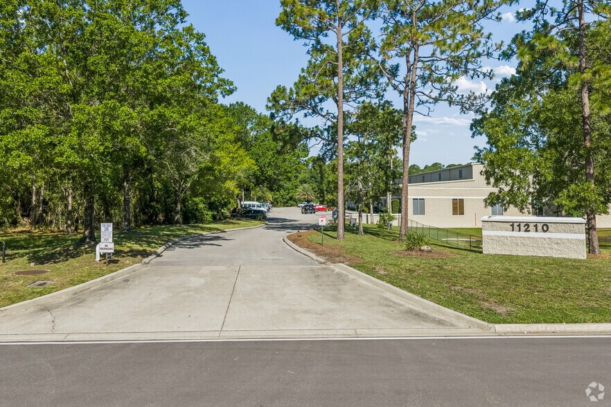 More Photos Of 11210 E Phillips Industrial Blvd, Jacksonville Warehouse For Lease