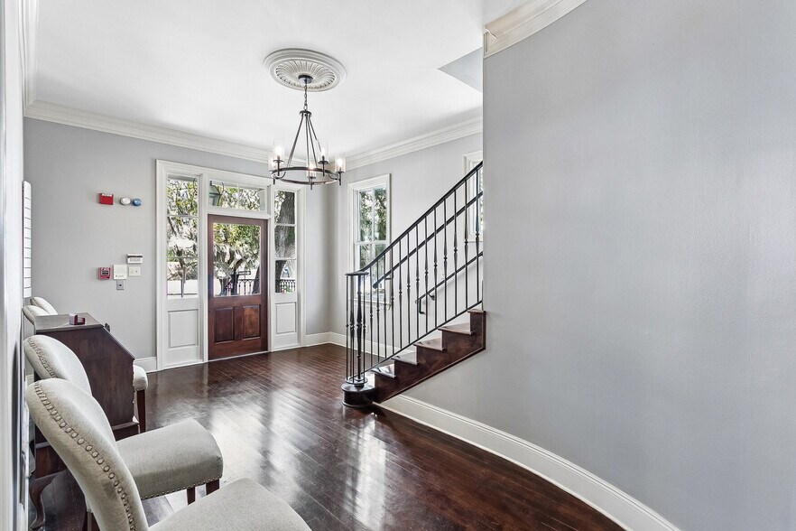 More Photos Of 506 Water St, Madisonville Office For Sale