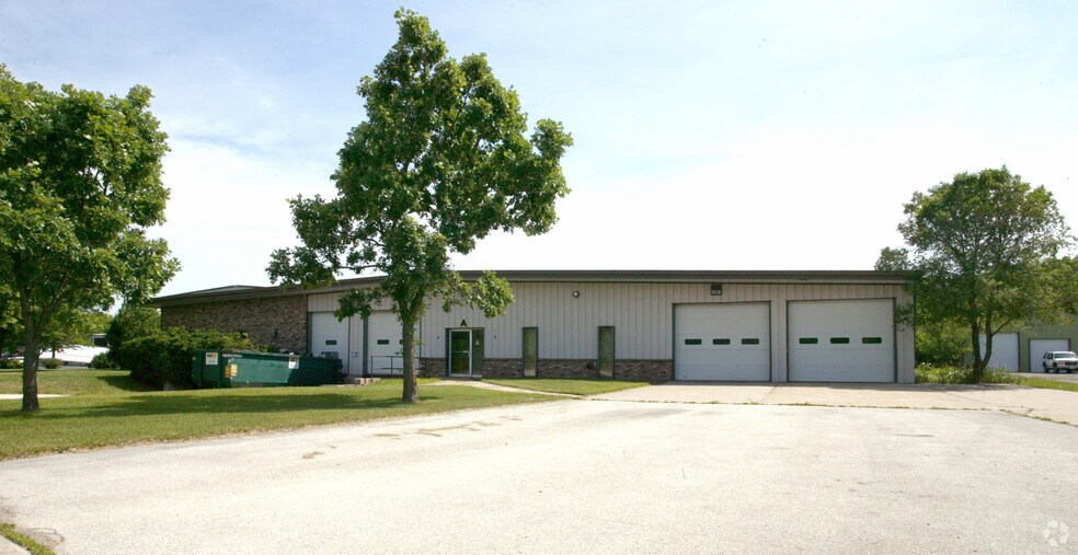 More Photos Of 1205 S Grandview Blvd, Waukesha Manufacturing For Sale