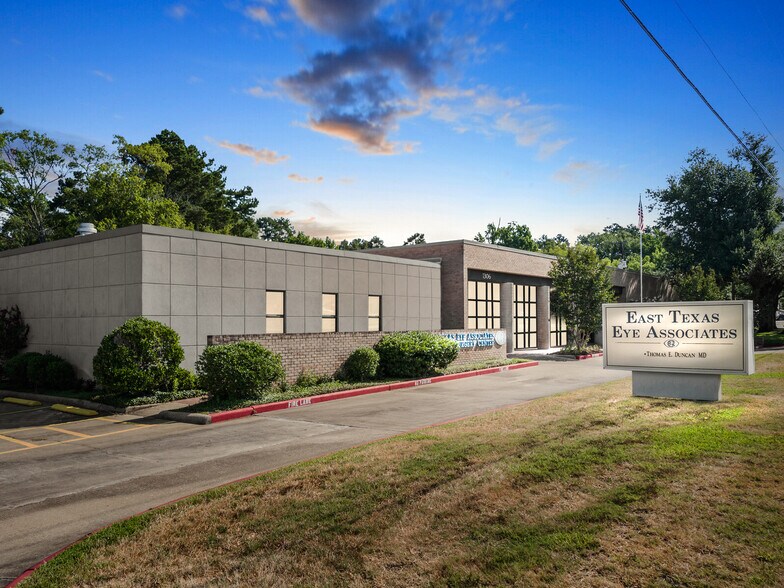 Primary Photo Of 1306 W Frank Ave, Lufkin Medical For Sale