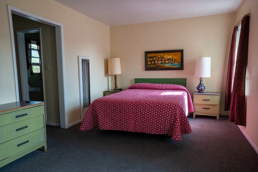 More Photos Of 5251 Hollywood Blvd, Los Angeles Hotel For Sale