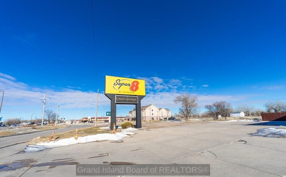 More Photos Of 3205 S Locust St, Grand Island Hotel For Sale