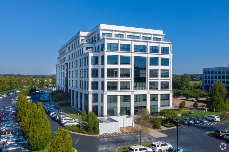More Photos Of 3701 Arco Corporate Dr, Charlotte Office Residential For Lease