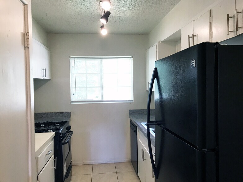 More Photos Of 1705 S 3rd St, Abilene Apartments For Sale