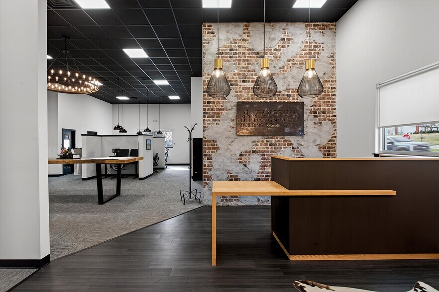 More Photos Of 1031 Parkway Dr, Spring Hill Office For Lease