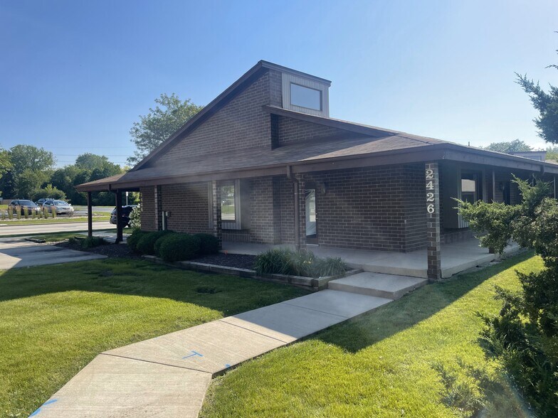 More Photos Of 2420-2430 N Grandview Blvd, Waukesha Office For Lease