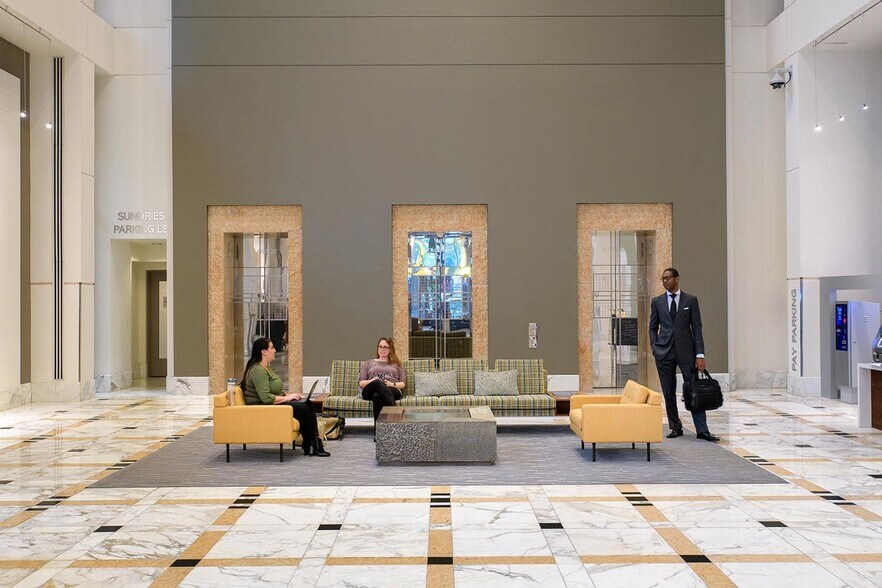 More Photos Of 227 W Trade St, Charlotte Office For Lease