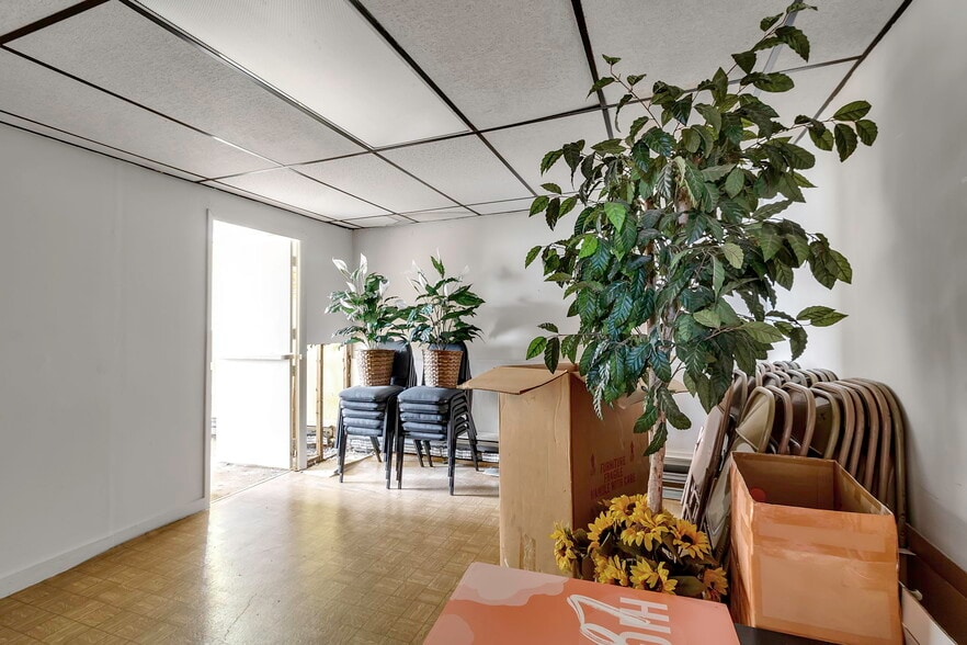 More Photos Of 646 Cayuga Dr, Niagara Falls Religious Facility For Sale