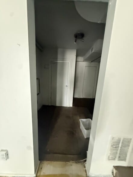 More Photos Of 1669 Wisconsin Ave NW, Washington Storefront For Lease