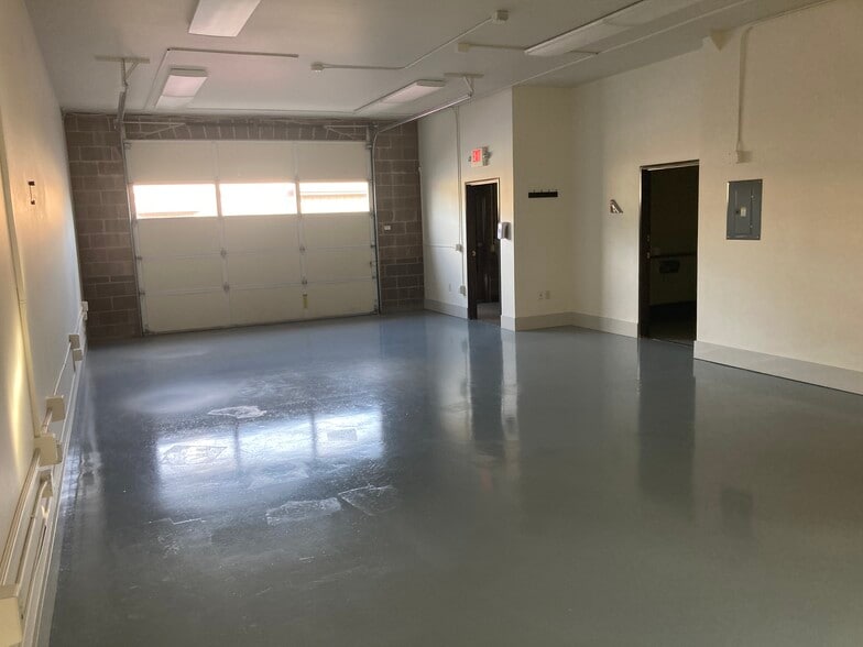 More Photos Of 202 Wasco Loop, Hood River Warehouse For Lease