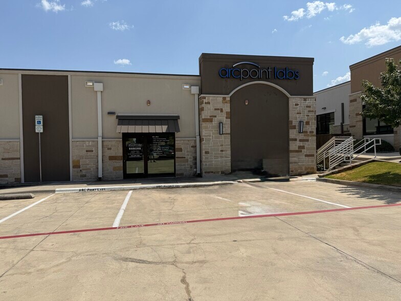 More Photos Of 2721 Shoreline Dr, Denton Medical For Lease