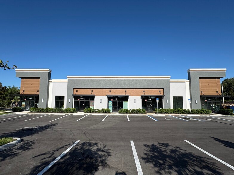 Primary Photo Of 1443 Johns Lake Rd, Clermont General Retail For Lease