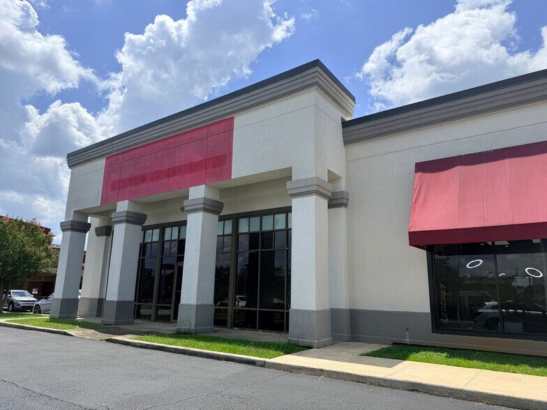 More Photos Of 4019-4023 Airport Blvd, Mobile Storefront For Lease
