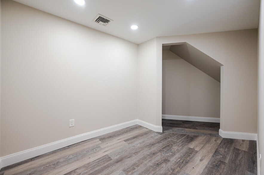 More Photos Of 4 Weber Ave, Malverne Storefront Retail Office For Lease