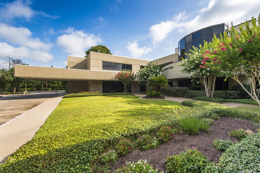 More Photos Of 17506 Red Oak Dr, Houston Hospital For Lease