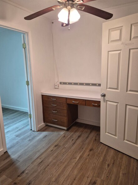 More Photos Of 701 E Pine St, Edgewood Flex For Sale