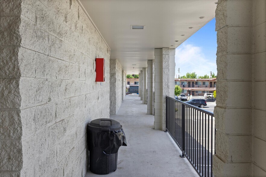 More Photos Of 720 W Lewis St, Pasco Hotel For Sale