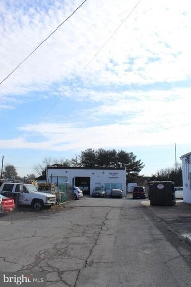 More Photos Of 706 N East St, Frederick Auto Repair For Lease