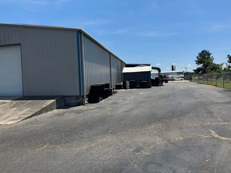 More Photos Of 975-979 E Liberty St, York Auto Dealership For Sale