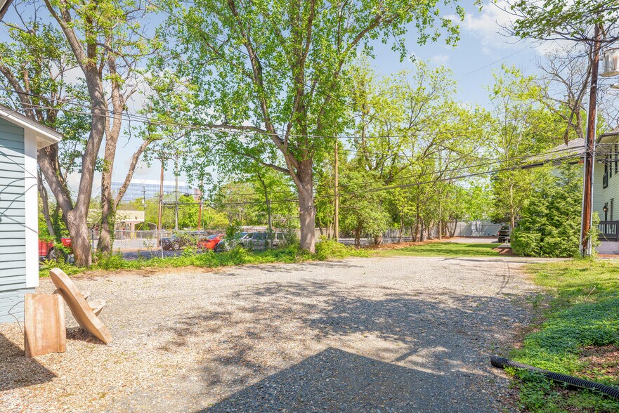 More Photos Of 221 E Kingston Ave, Charlotte Office Residential For Sale